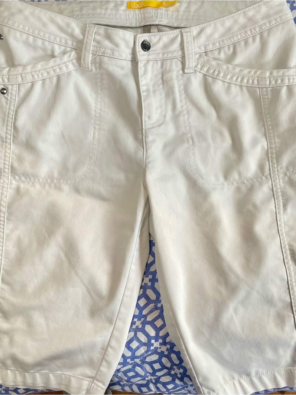 Lolë White Corduroy Shorts Bermudas